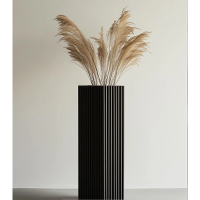 Vase Monterosso – Vase haut moderne noir nervuré – Design architectural minimaliste